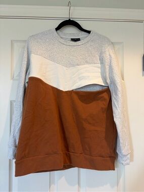 Nursing Queen Heather Gray & Cream Pullover